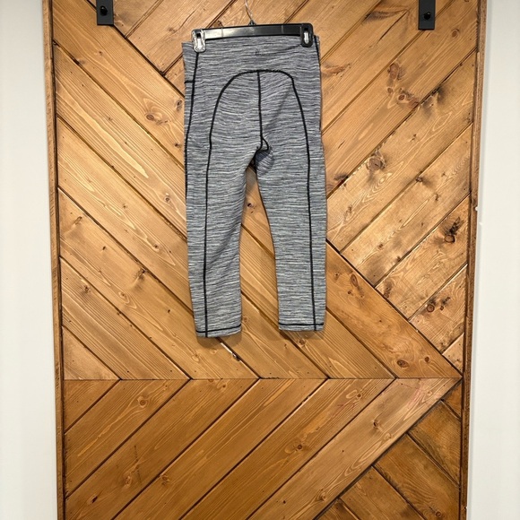 Athleta Women's White & Black Striped Capris Small - Picture 3 of 6